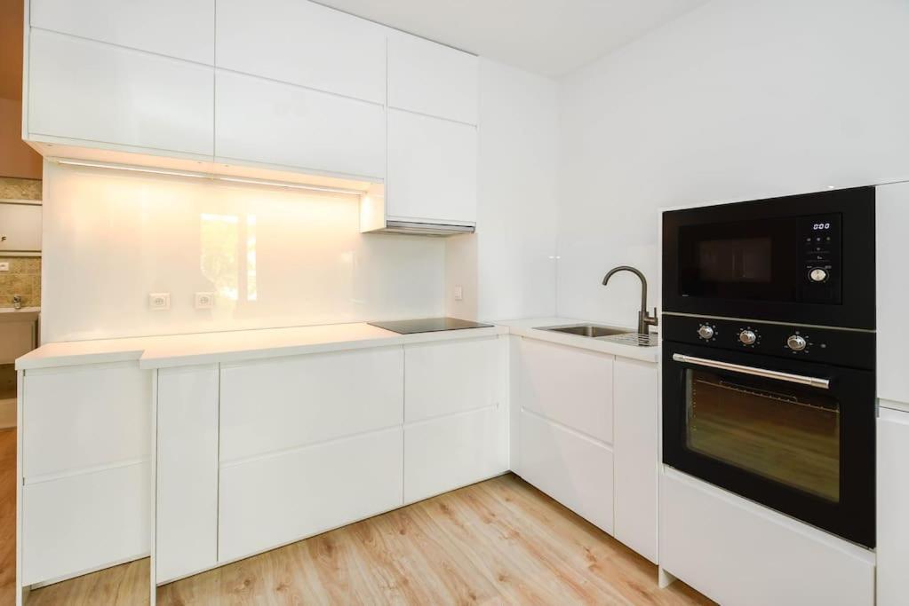 New Modern Apartment In City Center Μπρατισλάβα Εξωτερικό φωτογραφία