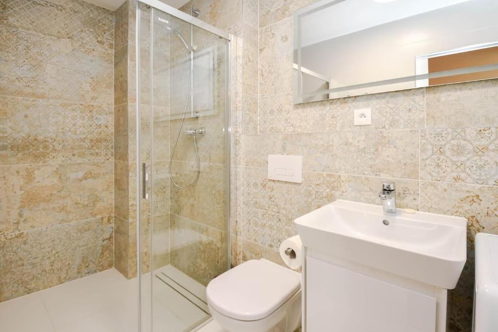 New Modern Apartment In City Center Μπρατισλάβα Εξωτερικό φωτογραφία
